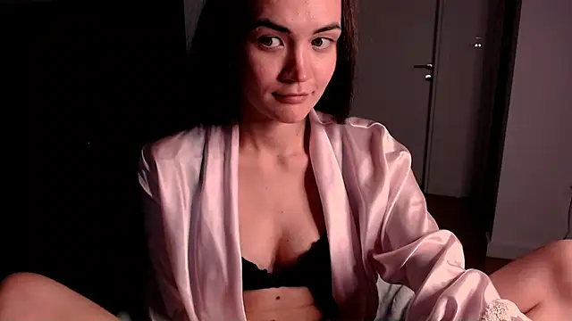 Snapshot of EvelynGG chatting on 11/13/25, 09:47 EvelynGG online show from 11/13/25, 09:47