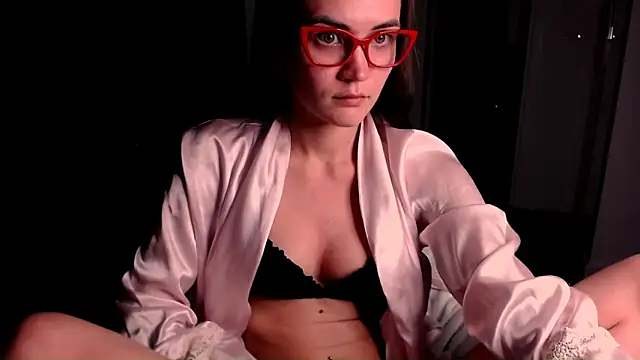 Snapshot of EvelynGG chatting on 11/17/25, 11:43 EvelynGG online show from 11/17/25, 11:43