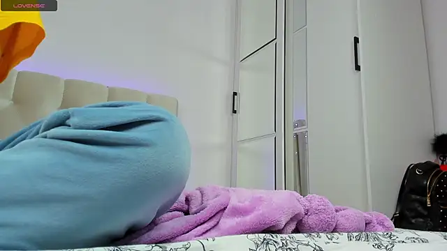 Snapshot of YourWildDestiny chatting on 12/03/24, 05:23 YourWildDestiny online show from 12/03/24, 05:23