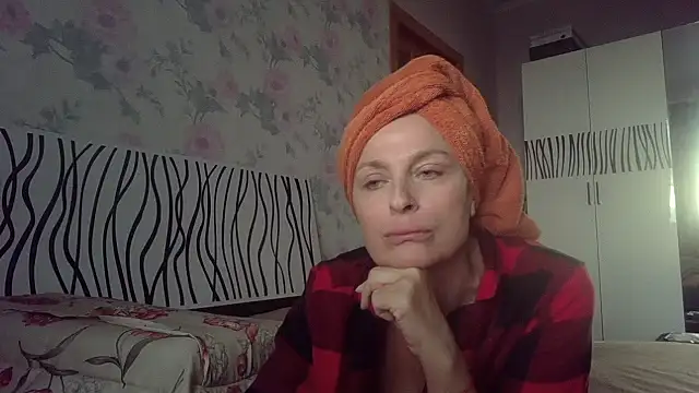 LindaStarS online show from 10/17/25, 02:41