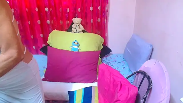 SLUTTYROXY online show from 04/15/26, 07:04