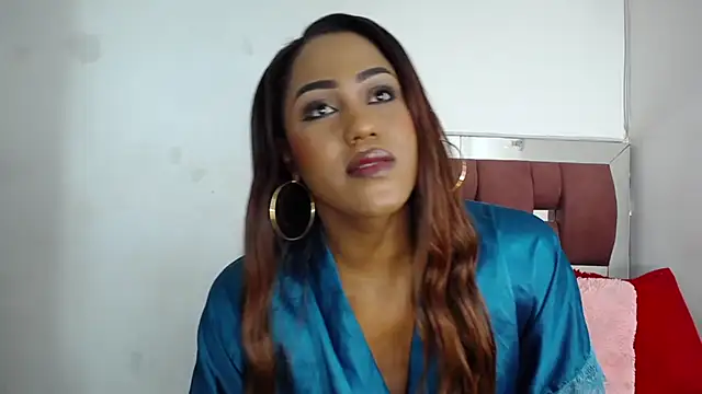 Snapshot of LoraineBigCockTs chatting on 09/19/25, 01:34 LoraineBigCockTs online show from 09/19/25, 01:34