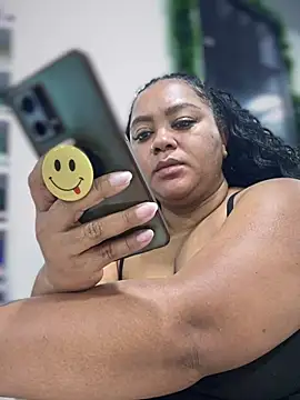 Snapshot of yanza2002 chatting on 12/05/24, 10:34 yanza2002 online show from 12/05/24, 10:34