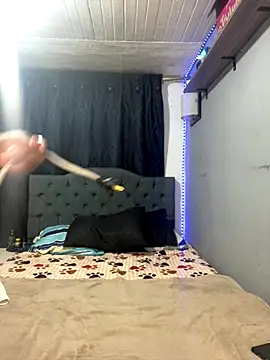 Snapshot of yanza2002 chatting on 10/11/25, 11:03 yanza2002 online show from 10/11/25, 11:03