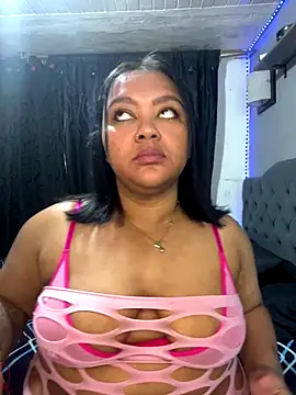 Snapshot of yanza2002 chatting on 11/24/25, 11:26 yanza2002 online show from 11/24/25, 11:26