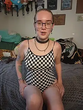 Snapshot of Izzy_Hellbourne chatting on 07/16/26, 08:59 Izzy Hellbourne online show from 07/16/26, 08:59