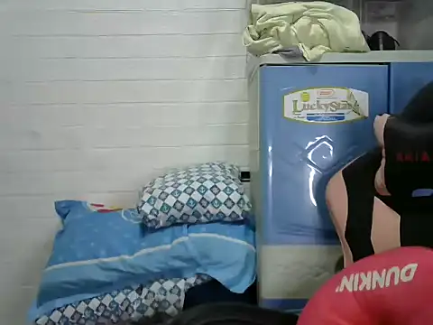 Snapshot of AasianAngelEyesXX chatting on 12/17/24, 12:34 AasianAngelEyesXX online show from 12/17/24, 12:34