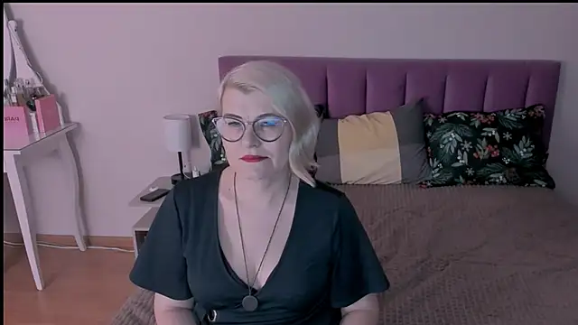 sabrinamacmarren online show from 02/02/25, 04:22