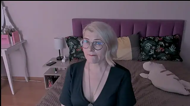 sabrinamacmarren online show from 02/02/25, 07:25