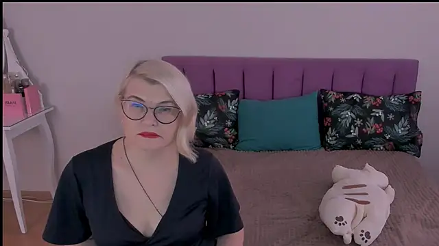 sabrinamacmarren online show from 02/05/25, 11:44