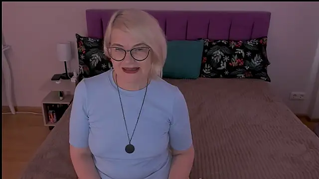 sabrinamacmarren online show from 02/06/25, 12:26