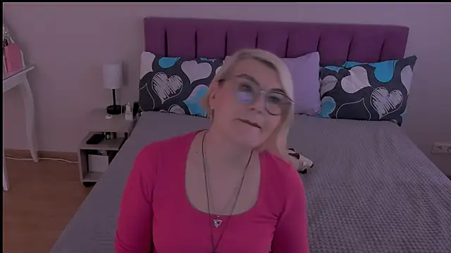 sabrinamacmarren online show from 02/16/25, 08:54