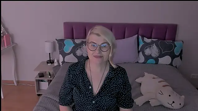 sabrinamacmarren online show from 02/20/25, 04:25