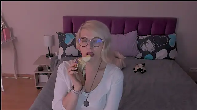 sabrinamacmarren online show from 02/22/25, 03:36