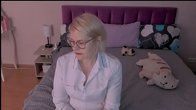 sabrinamacmarren online show from 02/26/25, 07:27