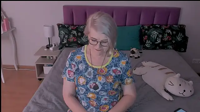 sabrinamacmarren online show from 03/05/25, 08:21