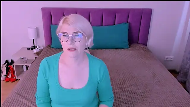 sabrinamacmarren online show from 09/13/25, 02:39