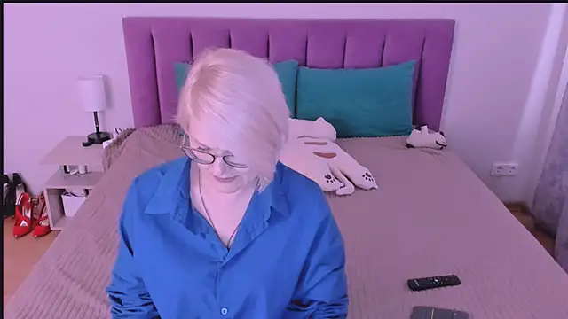 sabrinamacmarren online show from 09/25/25, 02:54