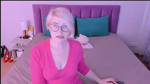 sabrinamacmarren online show from 09/26/25, 03:16