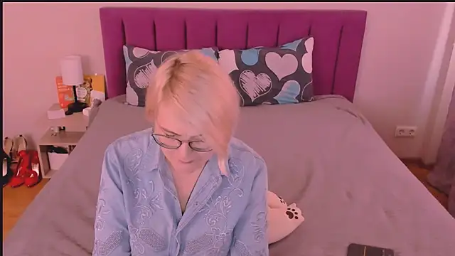 sabrinamacmarren online show from 10/19/25, 01:23