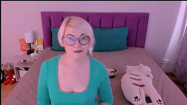 sabrinamacmarren online show from 10/22/25, 09:31