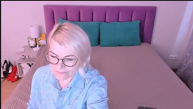 sabrinamacmarren online show from 11/02/25, 01:13