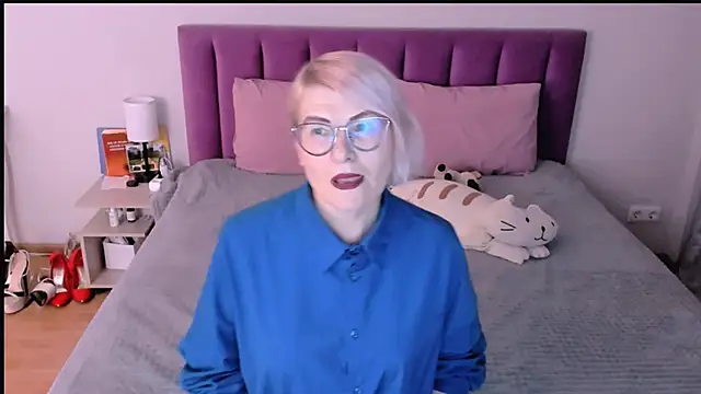 sabrinamacmarren online show from 11/29/25, 02:09