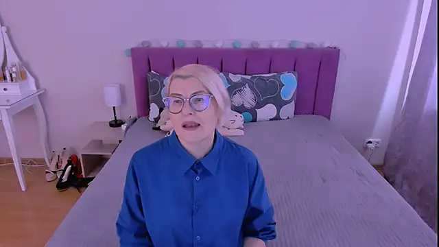 sabrinamacmarren online show from 02/11/26, 09:03