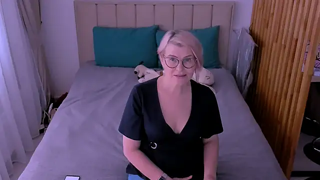 sabrinamacmarren online show from 03/02/26, 09:38