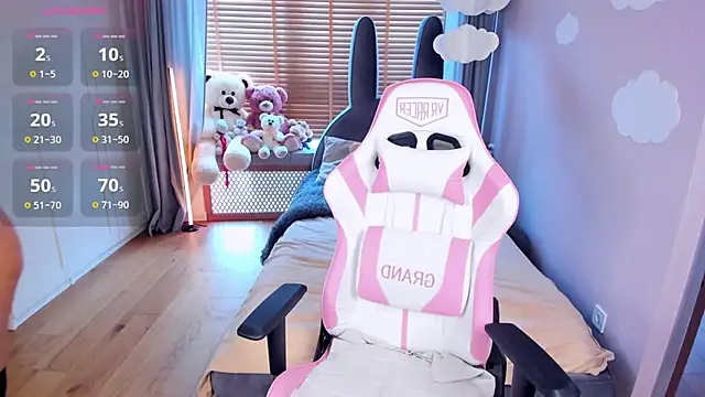 MiaSilkX online show from 04/09/26, 10:09