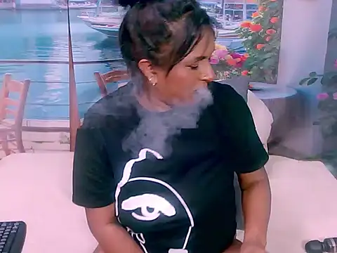 Snapshot of indiansparkle chatting on 11/18/25, 06:01 indiansparkle online show from 11/18/25, 06:01