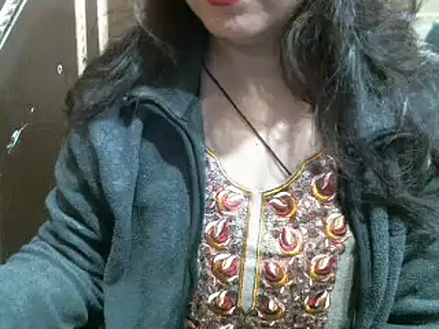 Snapshot of UrsMansi chatting on 12/25/24, 01:10 UrsMansi online show from 12/25/24, 01:10