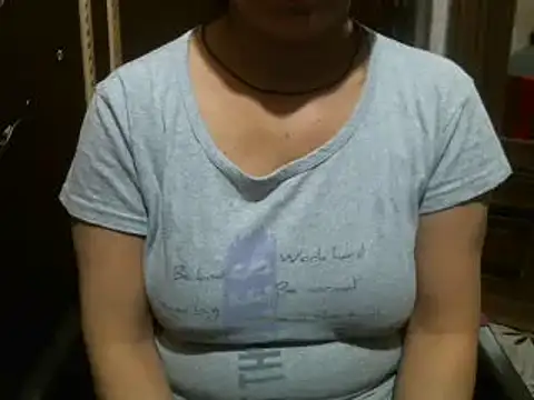 Snapshot of UrsMansi chatting on 01/12/25, 08:47 UrsMansi online show from 01/12/25, 08:47