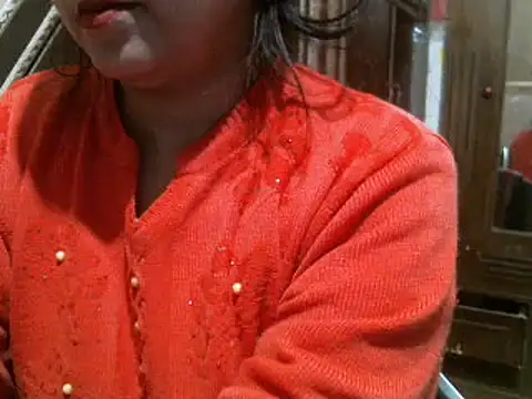 Snapshot of UrsMansi chatting on 01/16/25, 04:49 UrsMansi online show from 01/16/25, 04:49