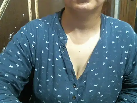 Snapshot of UrsMansi chatting on 09/28/25, 08:58 UrsMansi online show from 09/28/25, 08:58