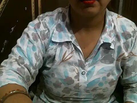 Snapshot of UrsMansi chatting on 10/18/25, 07:09 UrsMansi online show from 10/18/25, 07:09