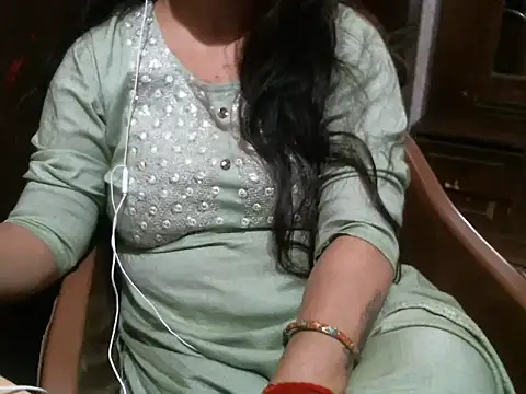 Snapshot of UrsMansi chatting on 11/05/25, 06:57 UrsMansi online show from 11/05/25, 06:57