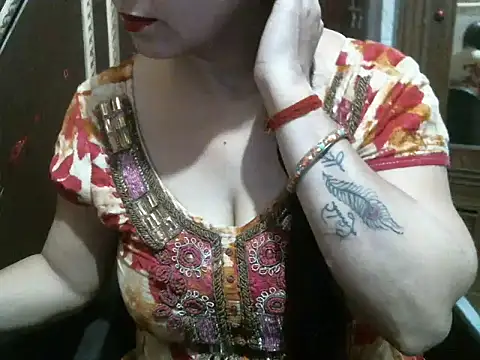 Snapshot of UrsMansi chatting on 11/08/25, 03:50 UrsMansi online show from 11/08/25, 03:50