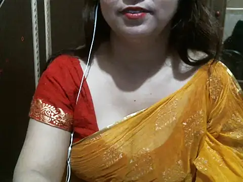 Snapshot of UrsMansi chatting on 11/14/25, 05:28 UrsMansi online show from 11/14/25, 05:28