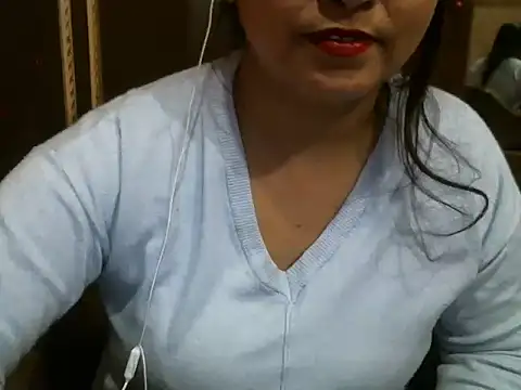 Snapshot of UrsMansi chatting on 11/19/25, 07:36 UrsMansi online show from 11/19/25, 07:36