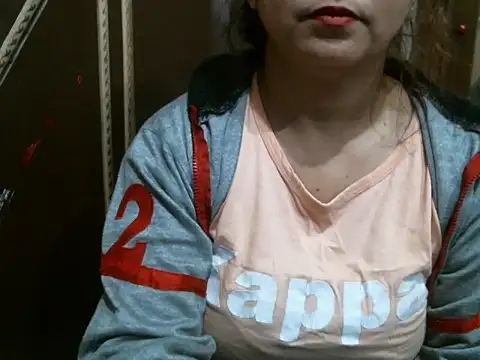 Snapshot of UrsMansi chatting on 11/24/25, 03:50 UrsMansi online show from 11/24/25, 03:50