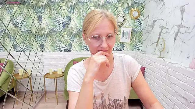 Paris Cherry online show from 09/16/25, 08:21