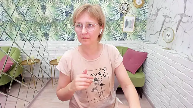 Paris Cherry online show from 11/05/25, 08:31