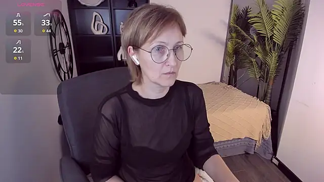 Paris Cherry online show from 12/22/25, 05:54