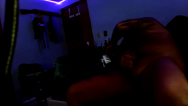 Snapshot of EdgarAlenPole chatting on 11/13/25, 08:30 EdgarAlenPole online show from 11/13/25, 08:30