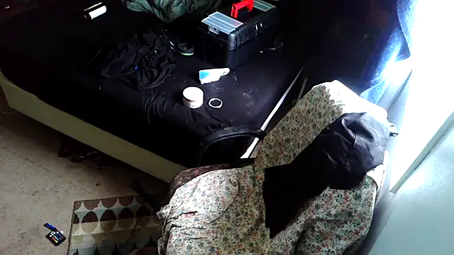 Snapshot of EdgarAlenPole chatting on 12/03/25, 03:21 EdgarAlenPole online show from 12/03/25, 03:21