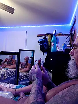 Snapshot of EdgarAlenPole chatting on 02/13/26, 07:48 EdgarAlenPole online show from 02/13/26, 07:48