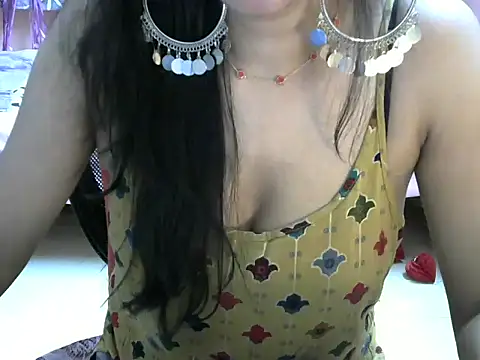 Snapshot of indianbae01 chatting on 02/13/25, 12:35 indianbae01 online show from 02/13/25, 12:35