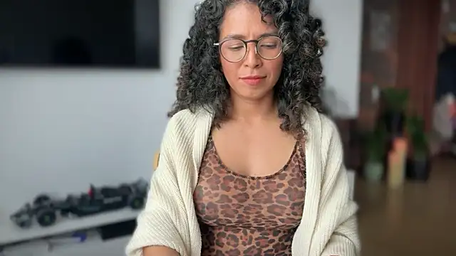 illaroom online show from 10/10/25, 08:41