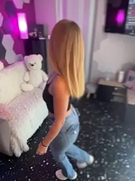 AnastasiaAniess online show from 10/28/25, 12:52